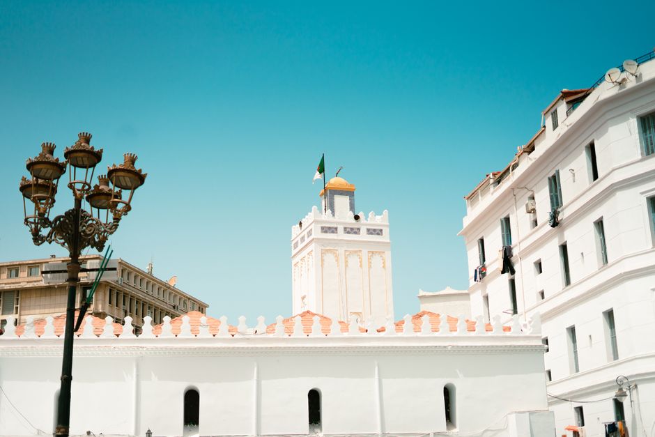 Les meilleures banques en Algérie pour ouvrir un compte en devise : Guide comparatif