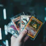 Sucroquin, petit Pokémon Fée blanc et rose à la fourrure de barbe à papa