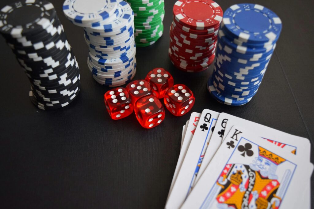 &Eacute;cran du jeu Chicken Road 2 avec la poule pr&ecirc;te &agrave; traverser les voies de circulation et les multiplicateurs affich&eacute;s