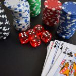 Écran du jeu Chicken Road 2 avec la poule prête à traverser les voies de circulation et les multiplicateurs affichés
