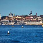 Vue de Tallinn, capitale de l'Estonie, avec son centre historique et le port sur le golfe de Finlande